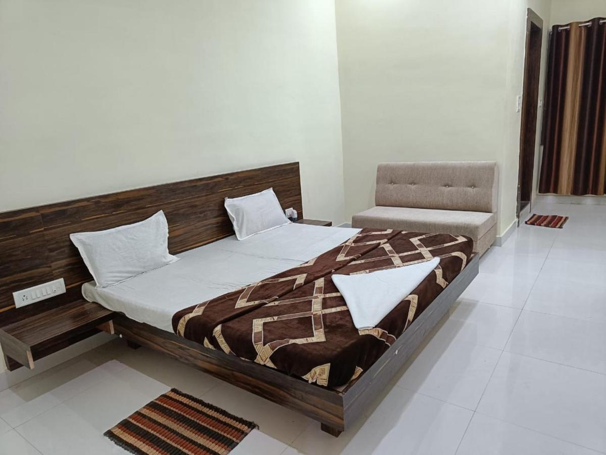 Hotel Parag Palace Jabalpur Eksteriør billede
