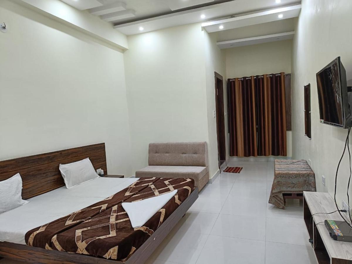 Hotel Parag Palace Jabalpur Eksteriør billede
